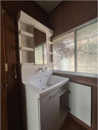 宇部市開、中古一戸建ての洗面画像です