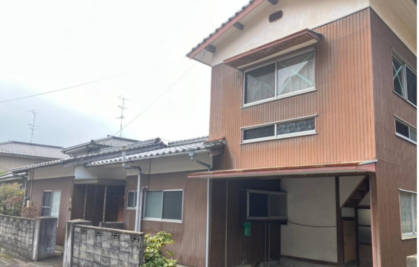 宇部市大字際波、中古一戸建ての外観画像です