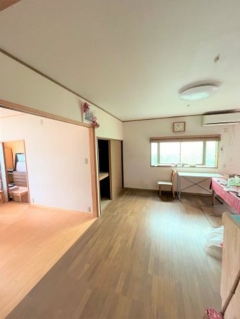 宇部市恩田町、中古一戸建ての居間画像です