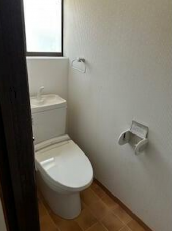 宇部市浜田、中古一戸建てのトイレ画像です