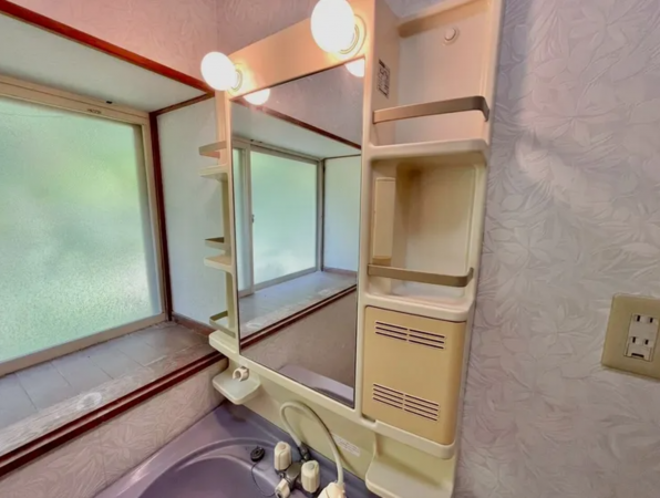 宇部市大字東岐波、中古一戸建ての洗面画像です