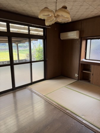 宇部市大字吉見、中古一戸建ての内装画像です