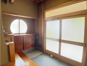 宇部市大字小串、中古一戸建ての玄関画像です