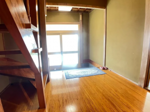 宇部市大字小串、中古一戸建ての玄関画像です