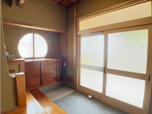 宇部市大字小串、中古一戸建ての玄関画像です