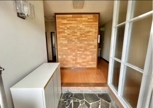 宇部市南小羽山町、中古一戸建ての玄関画像です