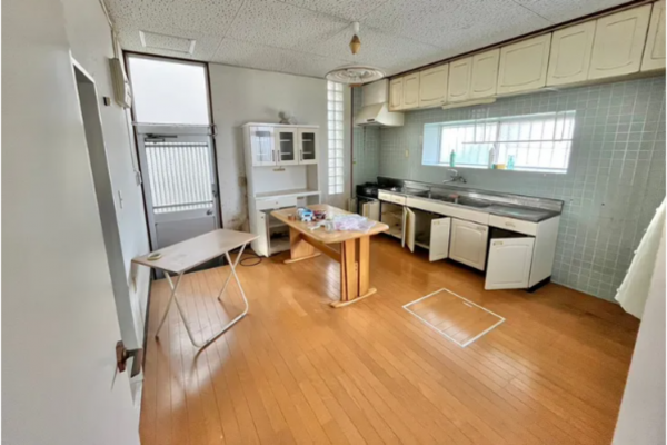 宇部市南小羽山町、中古一戸建ての居間画像です