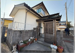 宇部市則貞、中古一戸建ての外観画像です