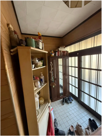 宇部市則貞、中古一戸建ての玄関画像です