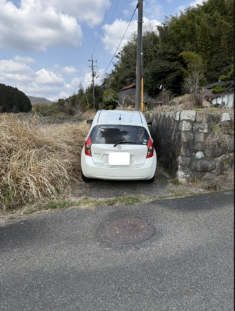 宇部市大字小野、中古一戸建ての前面道路を含む現地写真画像です