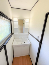 宇部市大字東須恵、中古一戸建ての洗面画像です