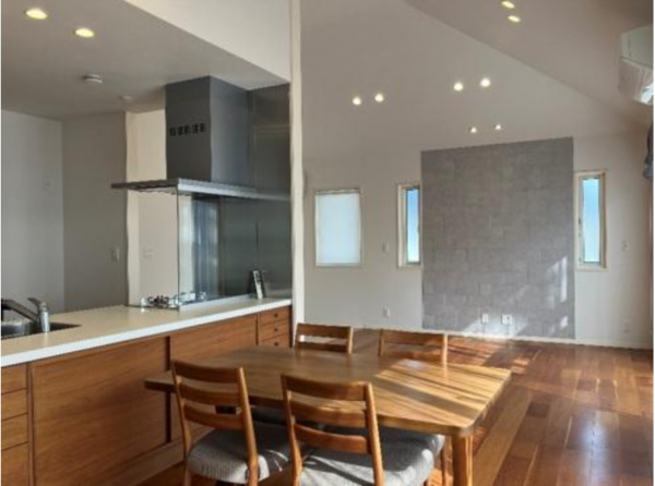 宇部市厚南中央、中古一戸建ての居間画像です