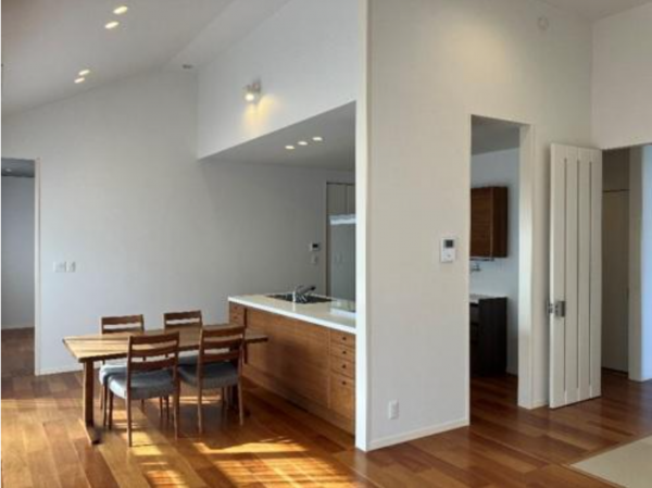 宇部市厚南中央、中古一戸建ての居間画像です