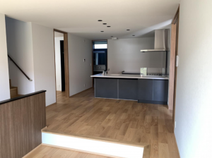 宇部市川添、中古一戸建ての居間画像です