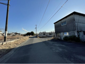 宇部市大字藤曲、収益物件/倉庫の前面道路を含む現地写真画像です