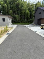山陽小野田市大字厚狭、土地の前面道路を含む現地写真画像です