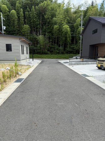 山陽小野田市大字厚狭、土地の前面道路を含む現地写真画像です