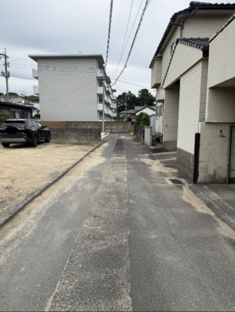 山陽小野田市中央、土地の前面道路を含む現地写真画像です