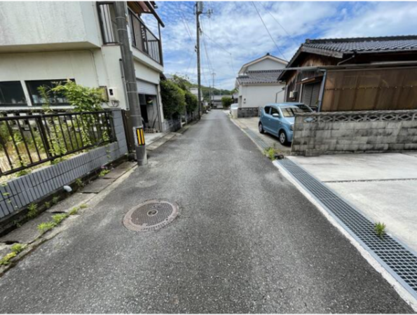 山陽小野田市大字厚狭、土地の前面道路を含む現地写真画像です