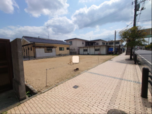山陽小野田市中川、土地の前面道路を含む現地写真画像です