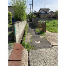 山陽小野田市千代町、土地の前面道路を含む現地写真画像です