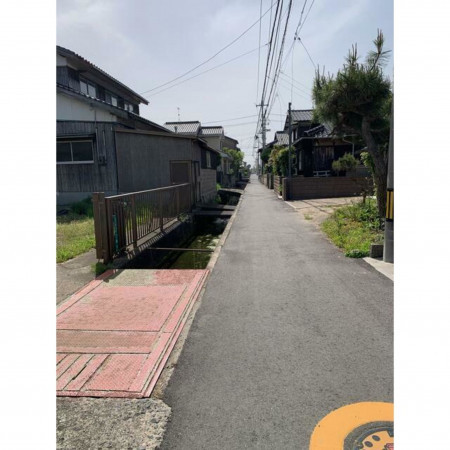 山陽小野田市千代町、土地の前面道路を含む現地写真画像です