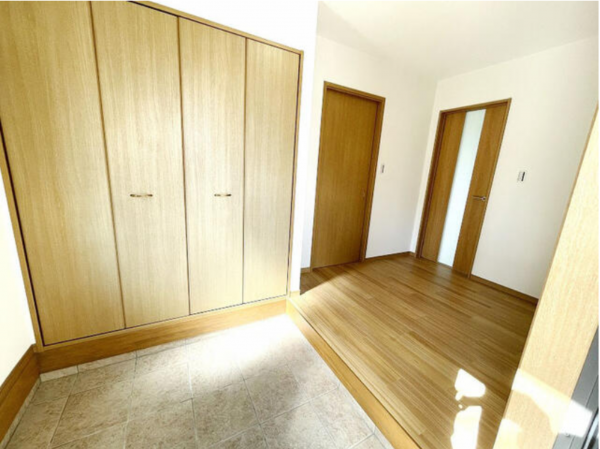 山陽小野田市共和台、中古一戸建ての玄関画像です