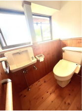 山陽小野田市波瀬、中古一戸建てのトイレ画像です