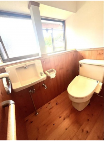 山陽小野田市波瀬、中古一戸建てのトイレ画像です