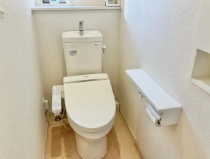山陽小野田市北竜王町、中古一戸建てのトイレ画像です