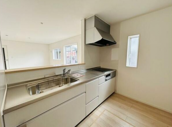 山陽小野田市大字鴨庄、新築一戸建てのキッチン画像です