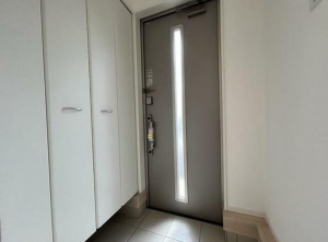 山陽小野田市大字鴨庄、新築一戸建ての玄関画像です