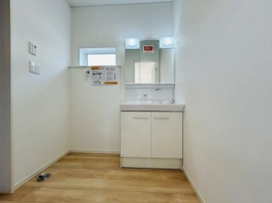 山陽小野田市大字鴨庄、新築一戸建ての洗面画像です