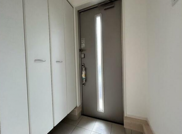 山陽小野田市大字鴨庄、新築一戸建ての玄関画像です