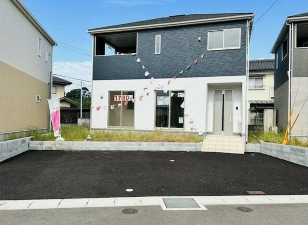 山陽小野田市大字鴨庄、新築一戸建ての外観画像です