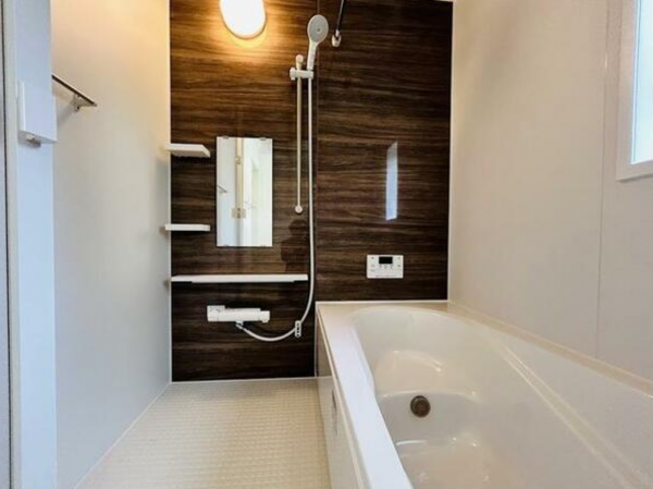 山陽小野田市大字鴨庄、新築一戸建ての風呂画像です