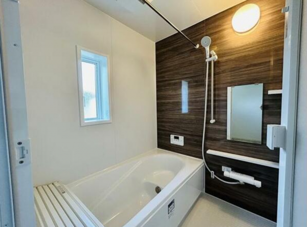 山陽小野田市大字鴨庄、新築一戸建ての風呂画像です