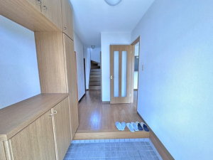 山陽小野田市平成町、中古一戸建ての玄関画像です