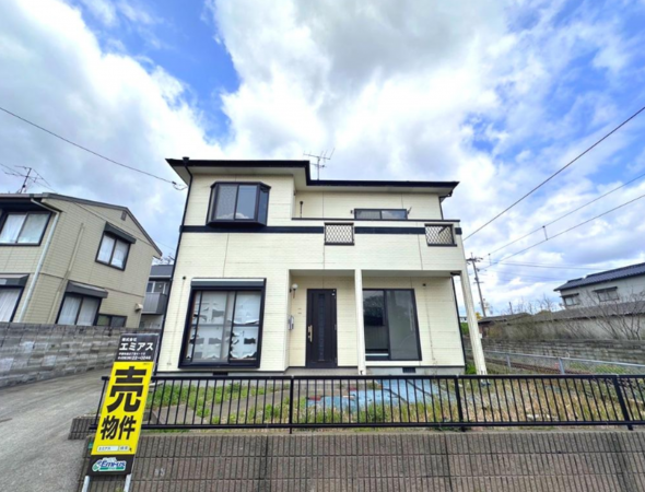 山陽小野田市平成町、中古一戸建ての外観画像です