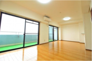 山陽小野田市高栄、マンションの居間画像です