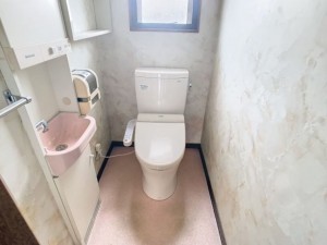 山陽小野田市北竜王町、収益物件/店舗付住宅のトイレ画像です