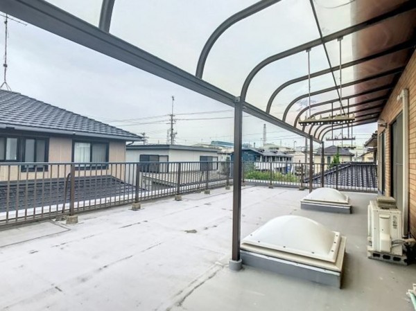 山陽小野田市北竜王町、収益物件/店舗付住宅のバルコニー画像です