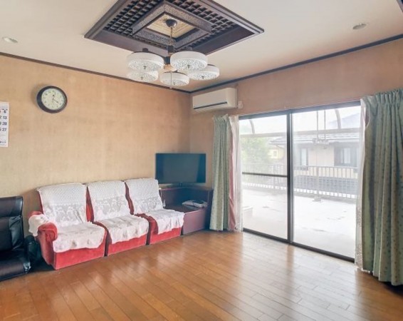 山陽小野田市北竜王町、収益物件/店舗付住宅の内装画像です