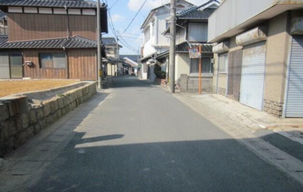 山口市阿知須、土地の前面道路を含む現地写真画像です