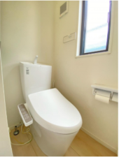 山口市阿知須、中古一戸建てのトイレ画像です