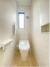 山口市阿知須、中古一戸建てのトイレ画像です