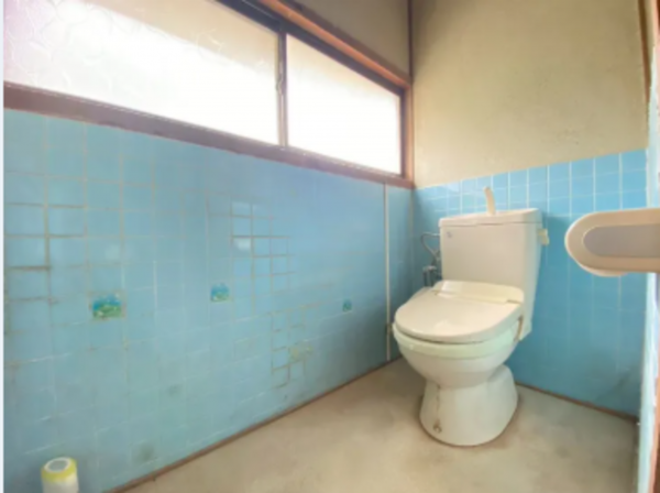 山口市阿知須、中古一戸建てのトイレ画像です