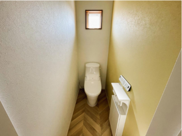 山口市阿知須、中古一戸建てのトイレ画像です