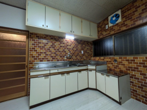 宇部市上条、中古一戸建てのキッチン画像です