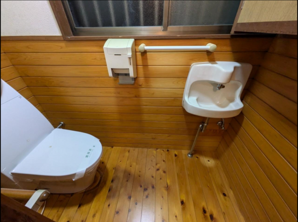 宇部市上条、中古一戸建てのトイレ画像です